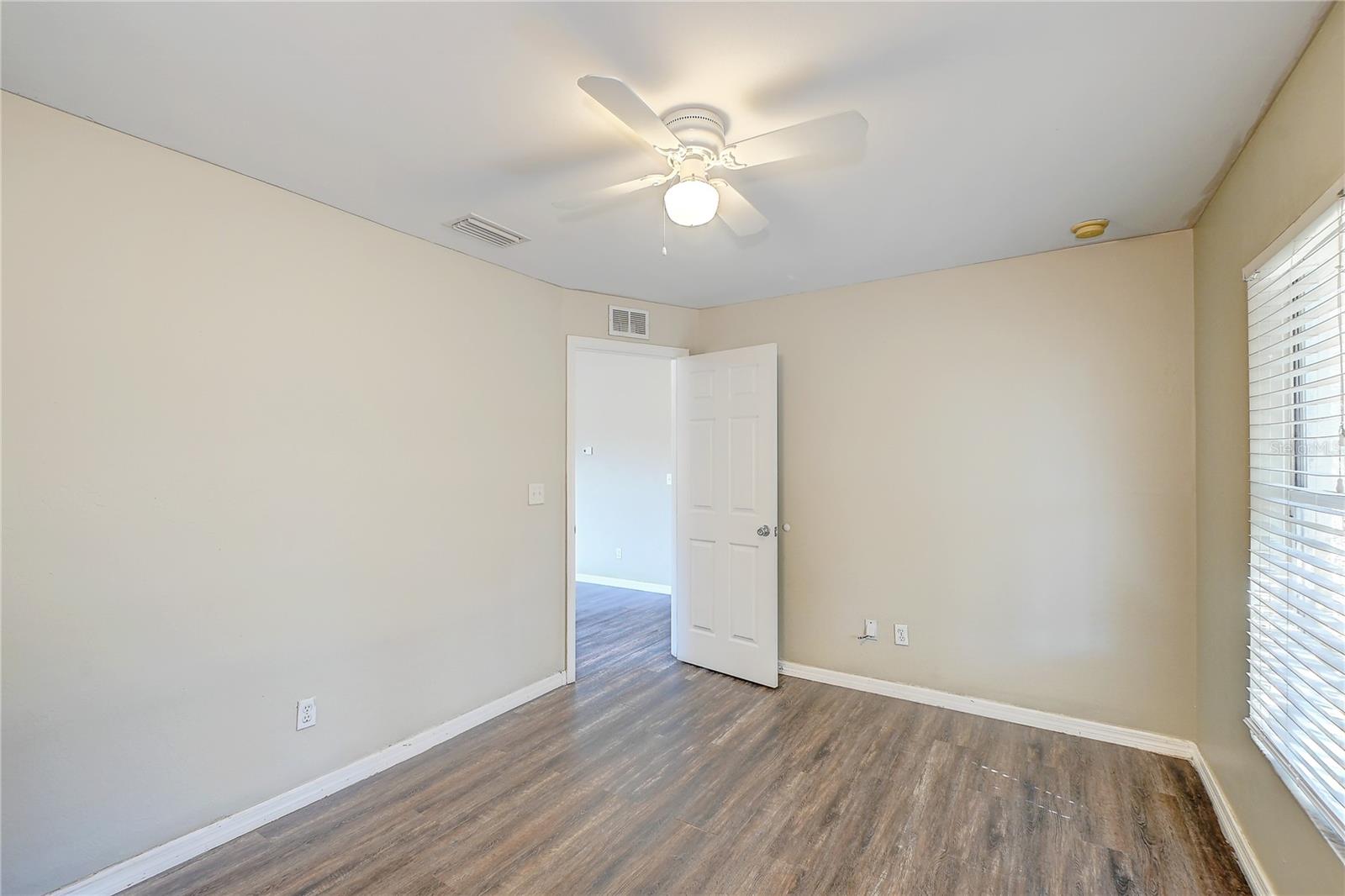 Image 14 of 26 For 1090 Jaguar Boulevard