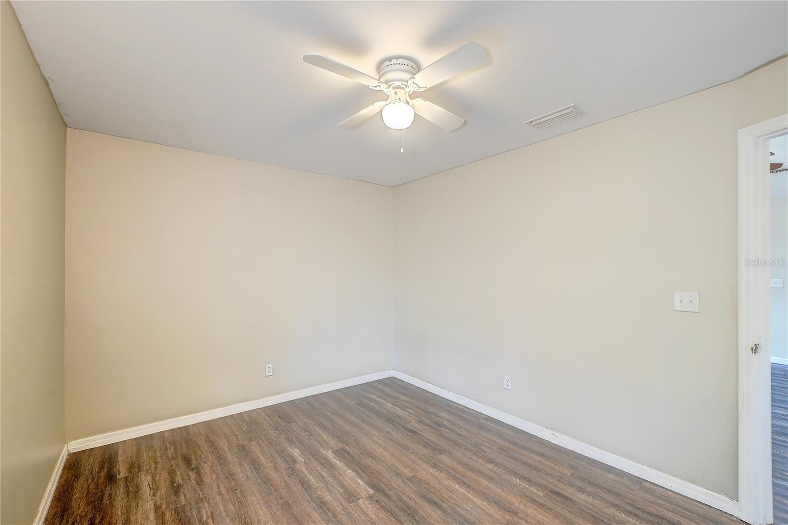 Image 15 of 26 For 1090 Jaguar Boulevard