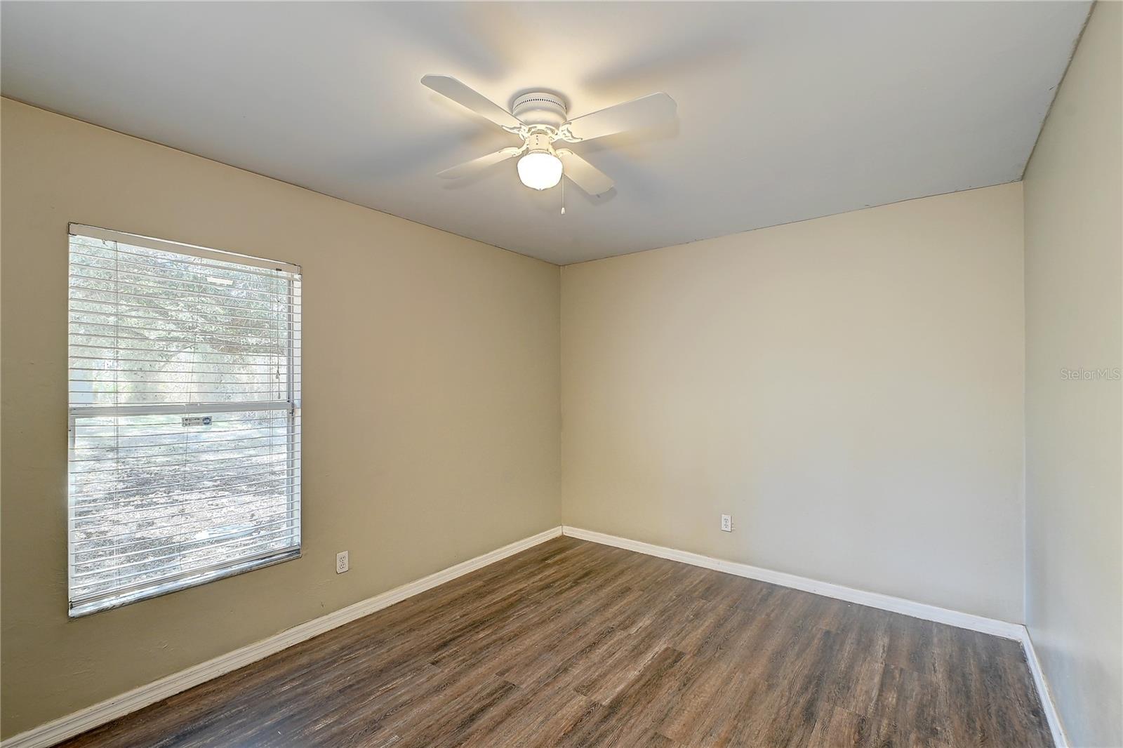 Image 16 of 26 For 1090 Jaguar Boulevard