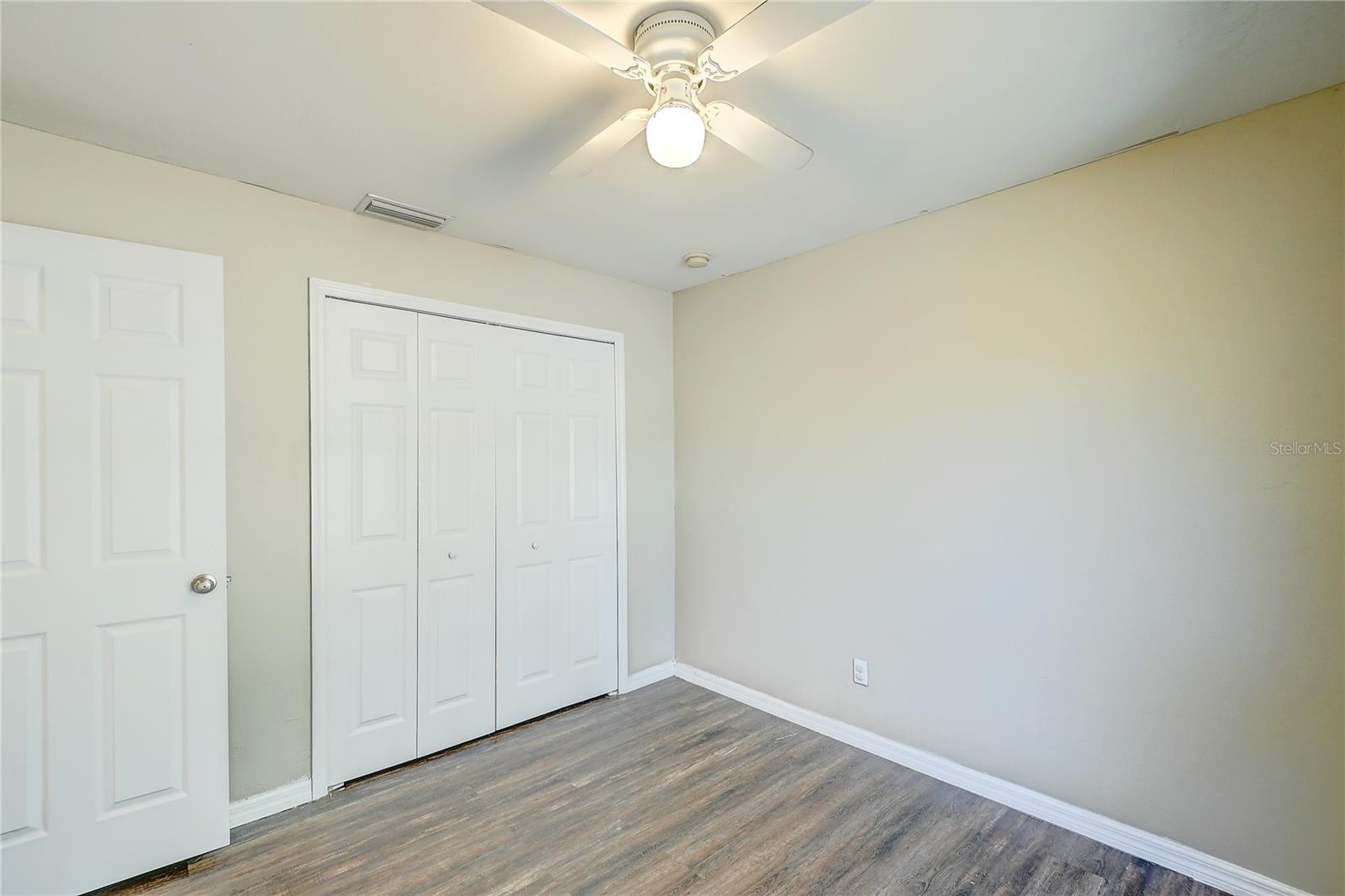 Image 17 of 26 For 1090 Jaguar Boulevard