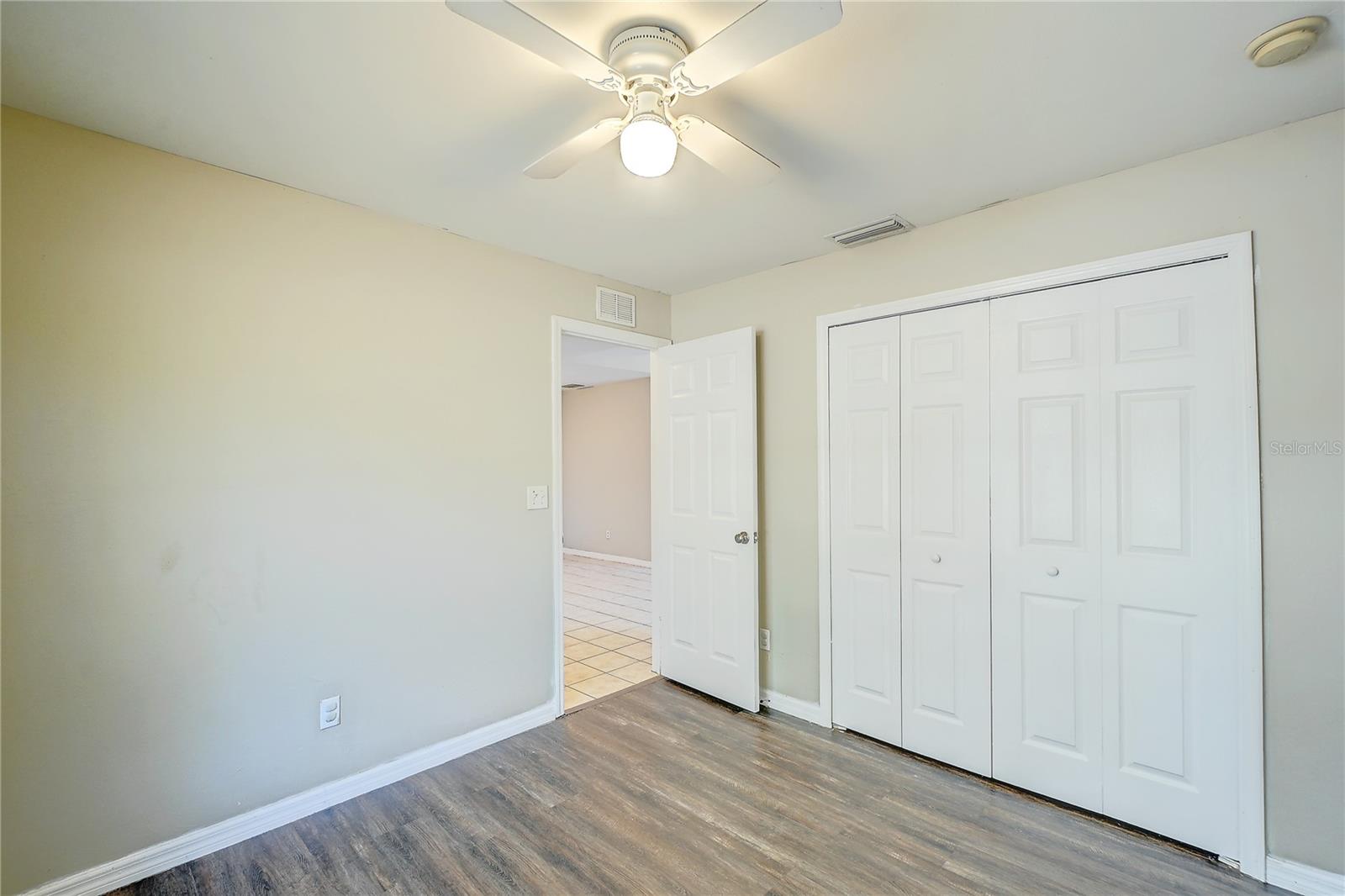 Image 18 of 26 For 1090 Jaguar Boulevard