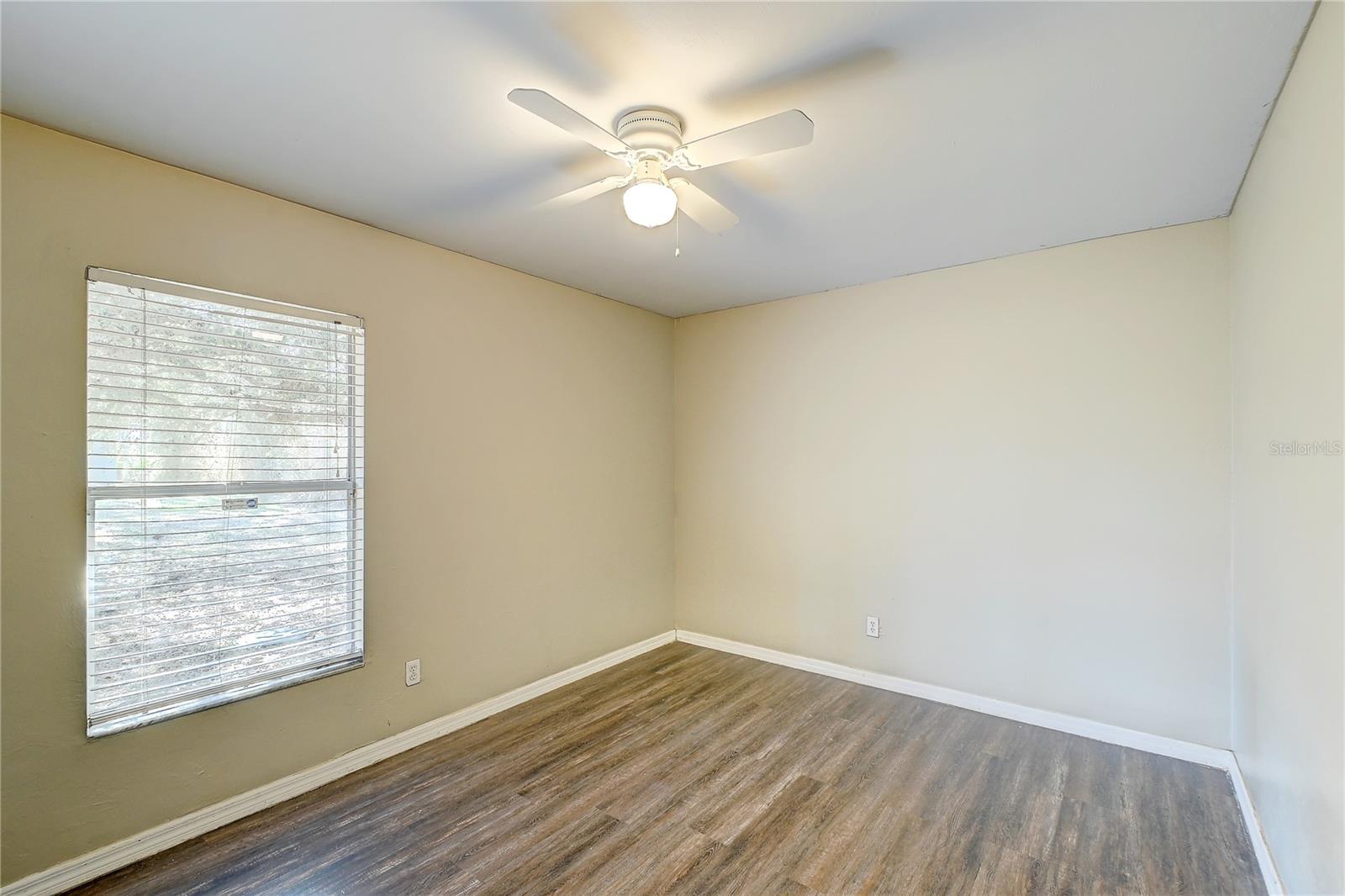 Image 19 of 26 For 1090 Jaguar Boulevard