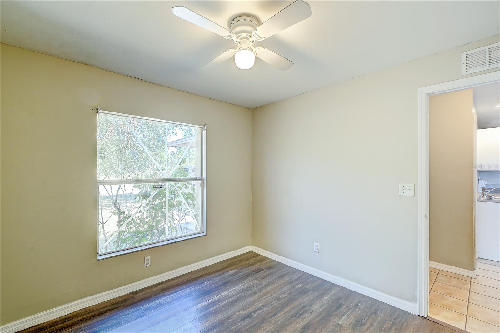 Image 21 of 26 For 1090 Jaguar Boulevard