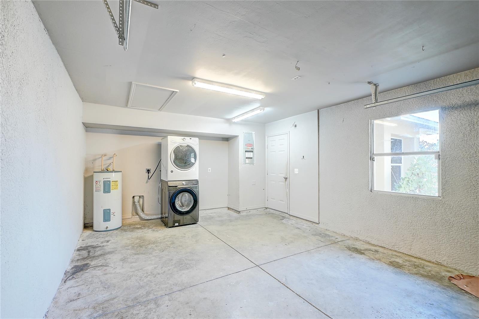 Image 23 of 26 For 1090 Jaguar Boulevard