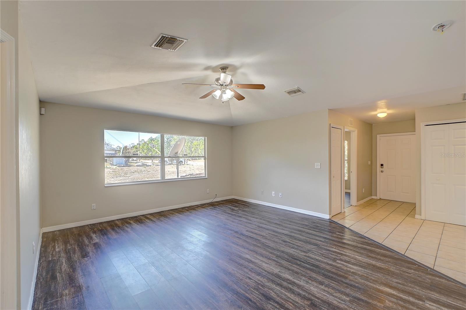 Image 6 of 26 For 1090 Jaguar Boulevard