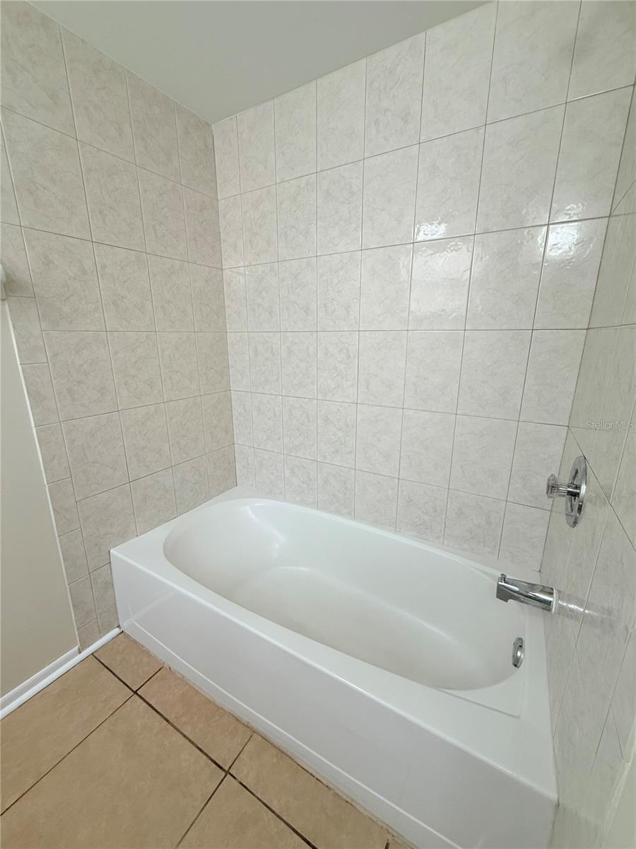 Image 14 of 35 For 19505 Quesada Avenue M107