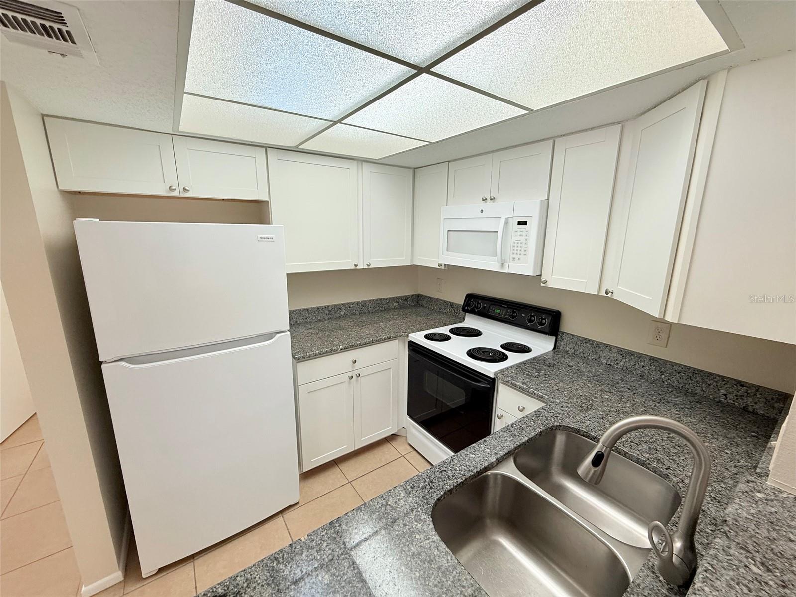 Image 9 of 35 For 19505 Quesada Avenue M107