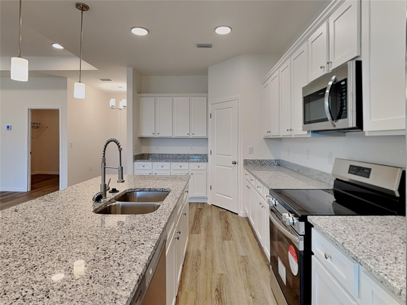 Image 5 of 18 For 17508 Waco Avenue