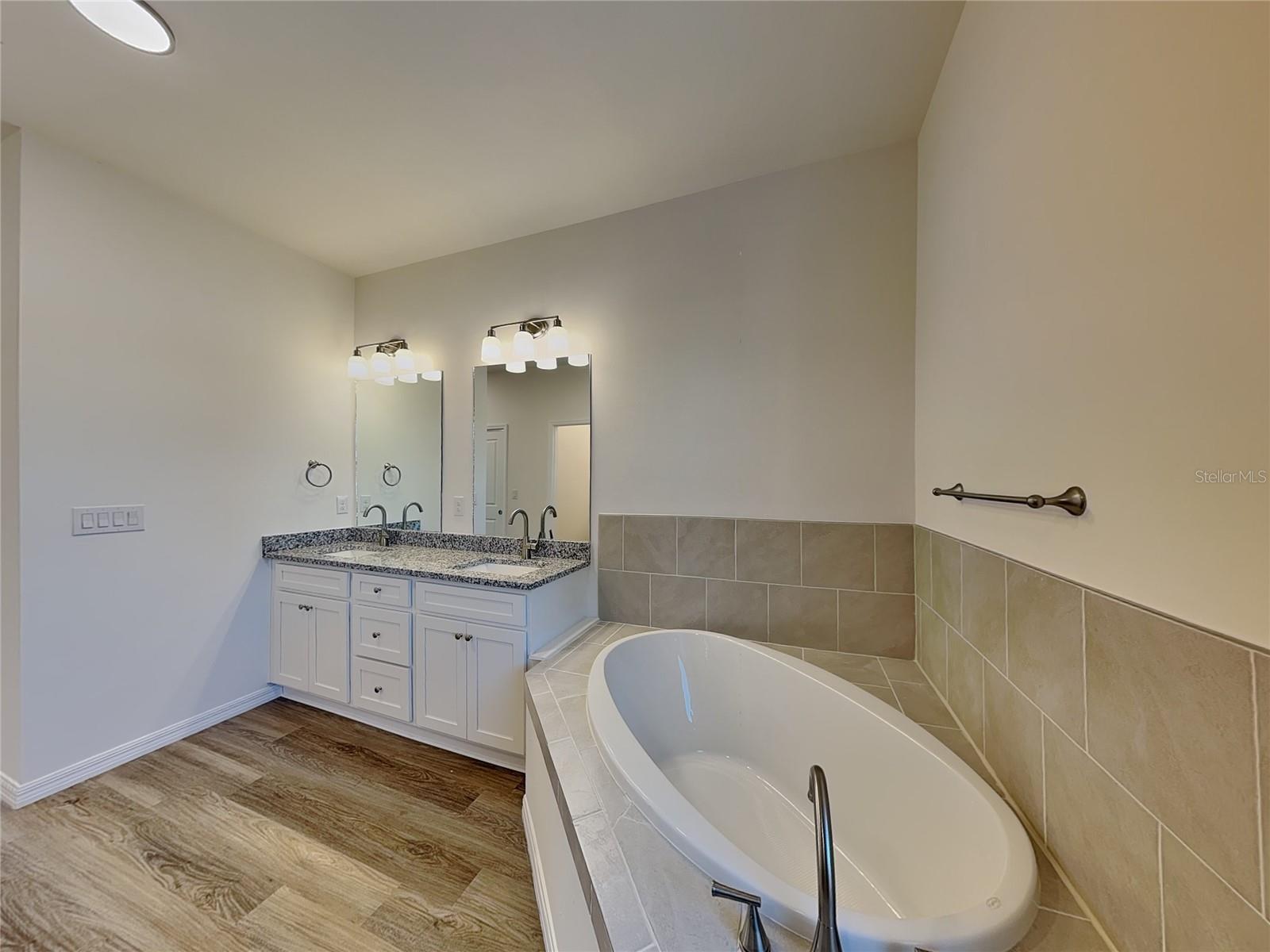 Image 9 of 18 For 17508 Waco Avenue