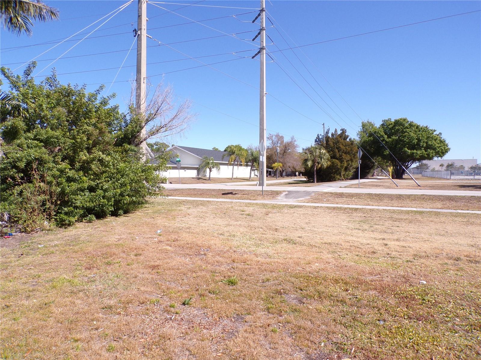 Image 22 of 31 For 711 Cooper Street