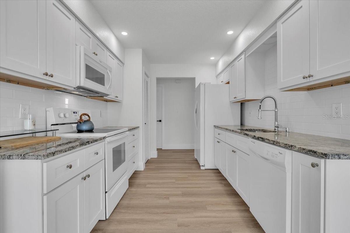 Image 11 of 48 For 840 Via Tunis