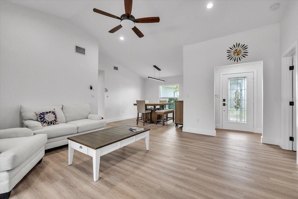 Image 4 of 48 For 840 Via Tunis