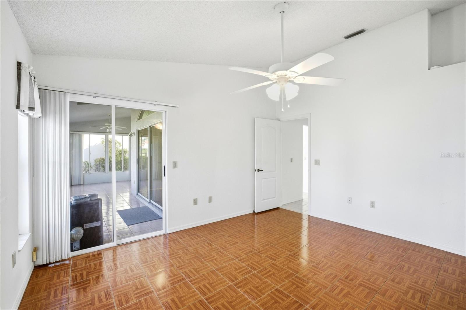 Image 23 of 47 For 4132 Salernes Avenue 3095