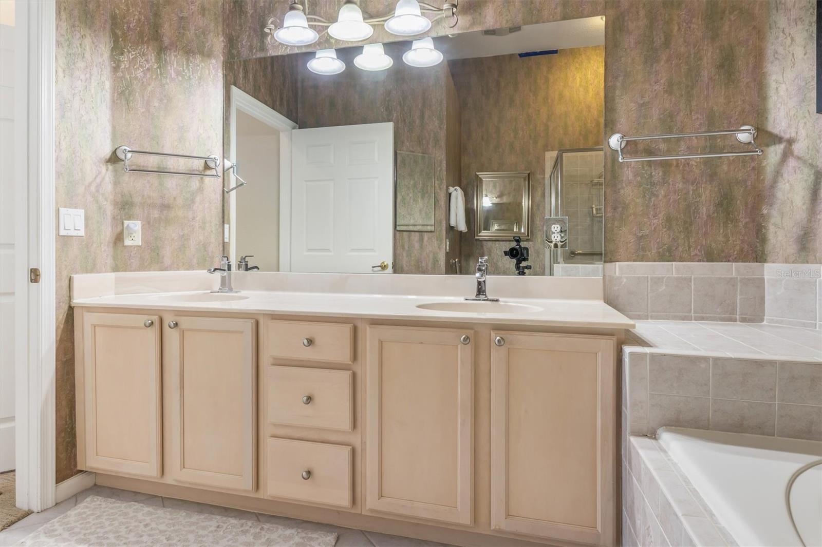 Image 28 of 52 For 3322 Grand Vista Court 203