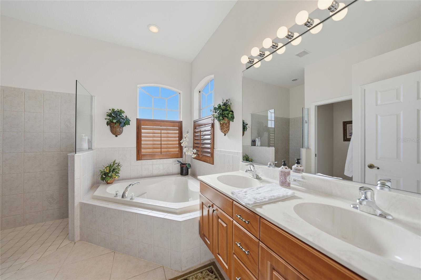 Image 16 of 33 For 1923 Coconut Palm Circle