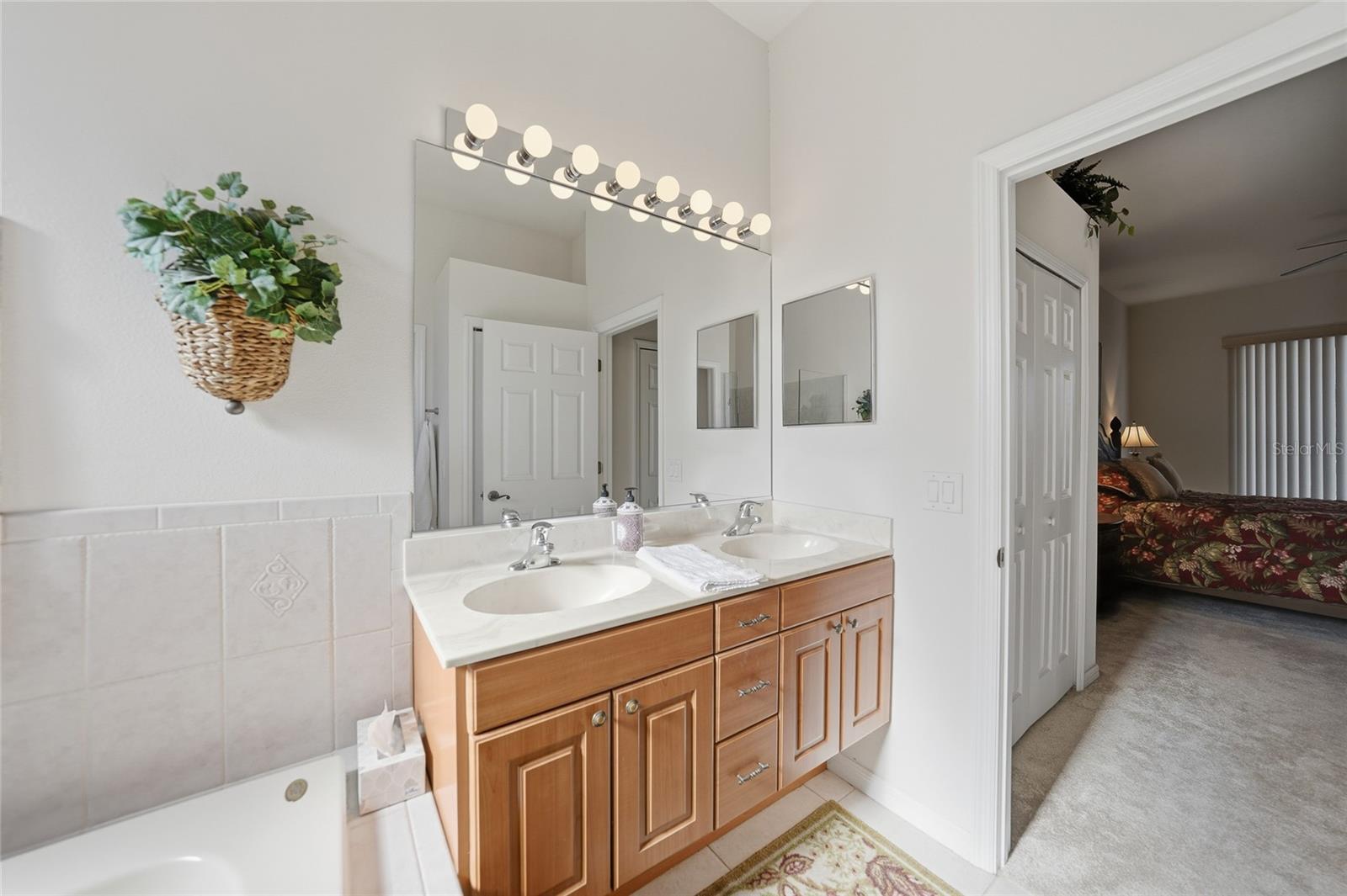 Image 18 of 33 For 1923 Coconut Palm Circle