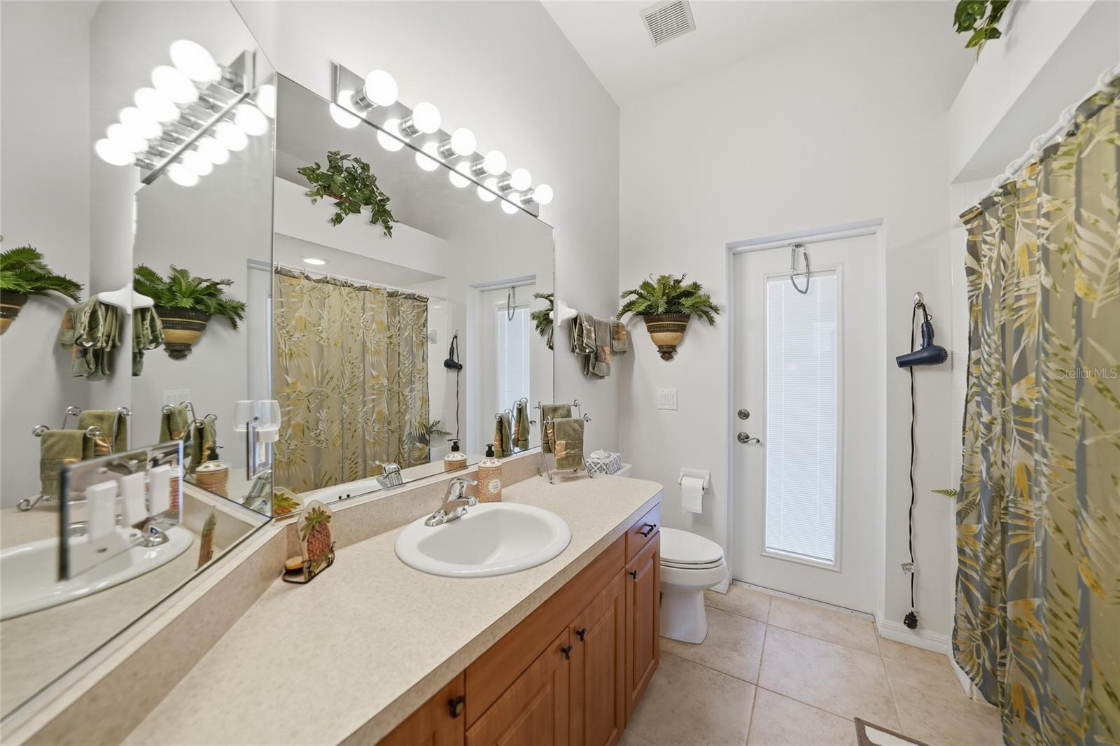 Image 22 of 33 For 1923 Coconut Palm Circle