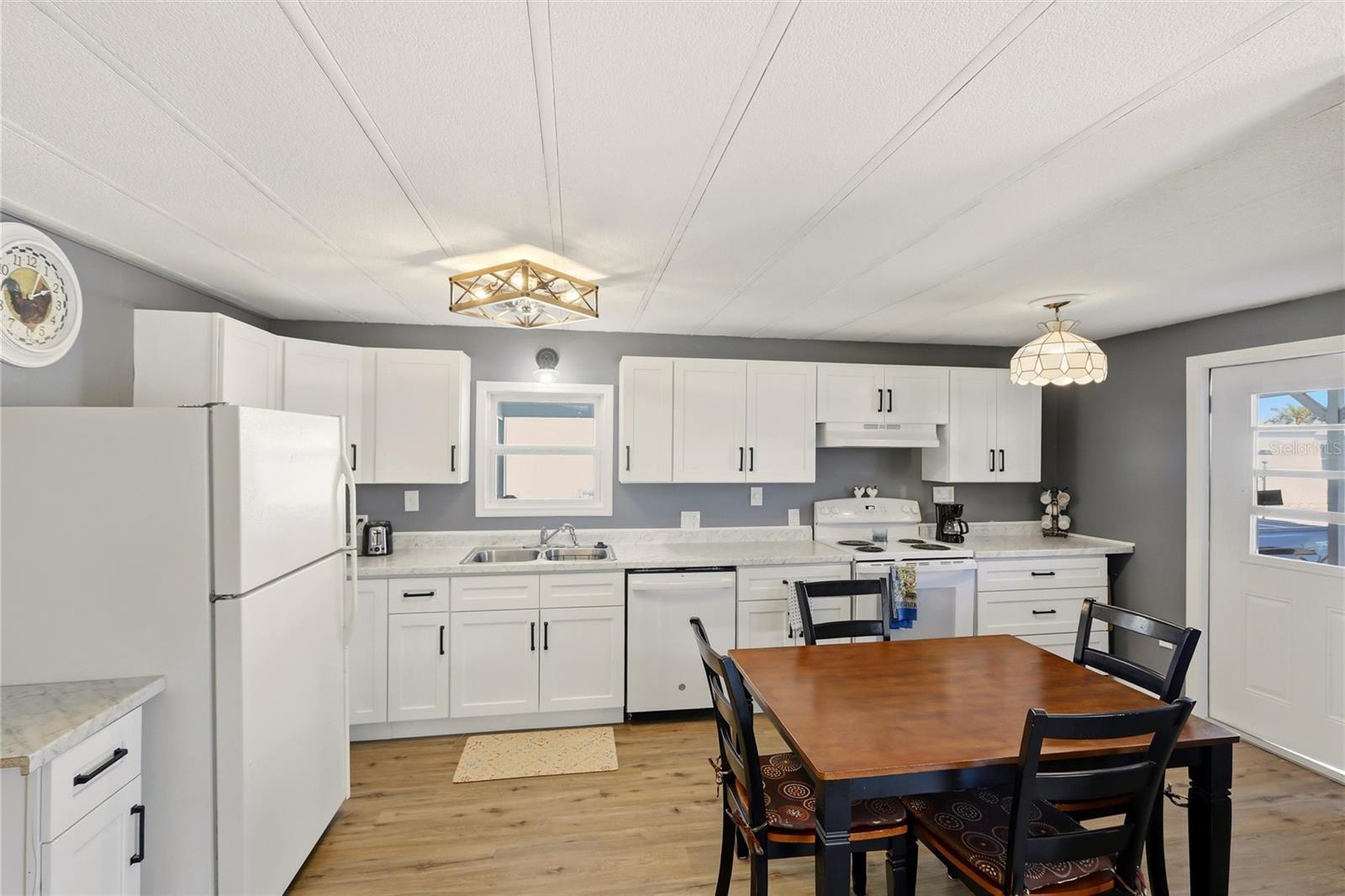 Image 23 of 29 For 3 Mockingbird  A3