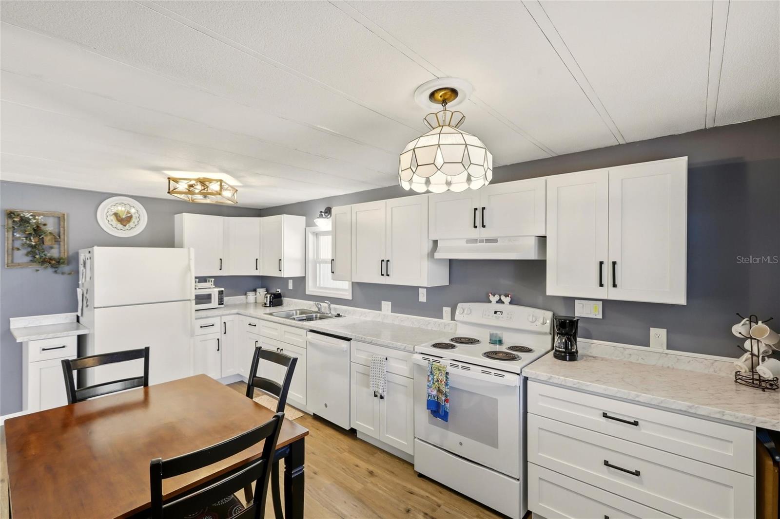 Image 24 of 29 For 3 Mockingbird  A3