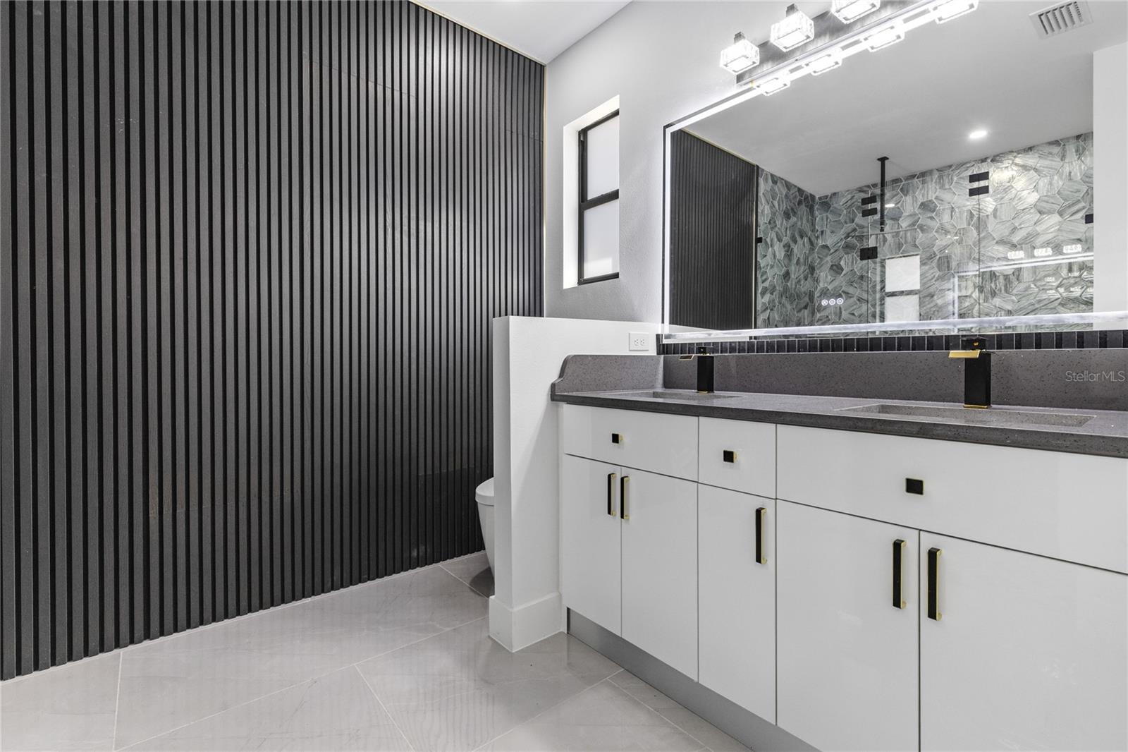 Image 26 of 43 For 26049 Cuneo Road