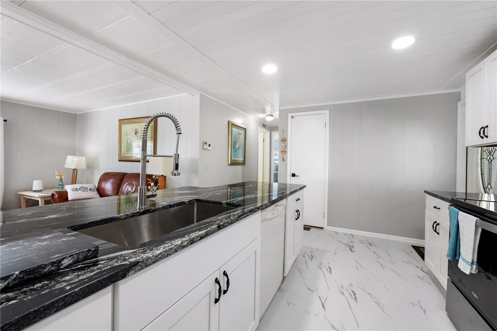 Image 13 of 80 For 2100 Kings Highway 761