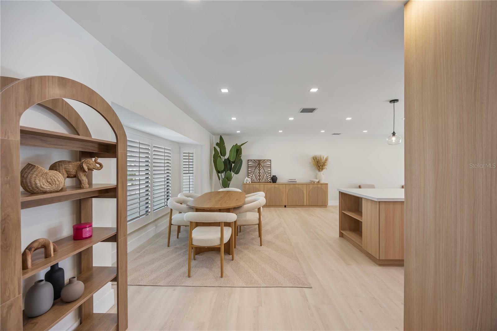 Listing photo id 9 for 105 Sinclair Street Se