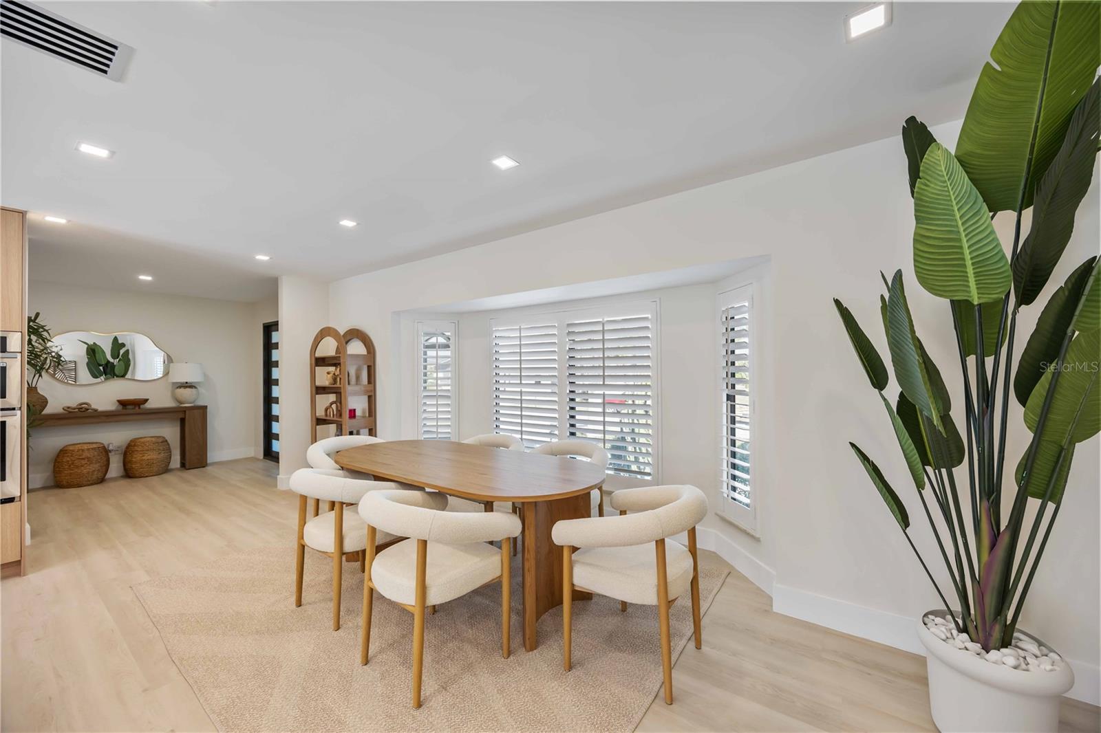 Listing photo id 11 for 105 Sinclair Street Se