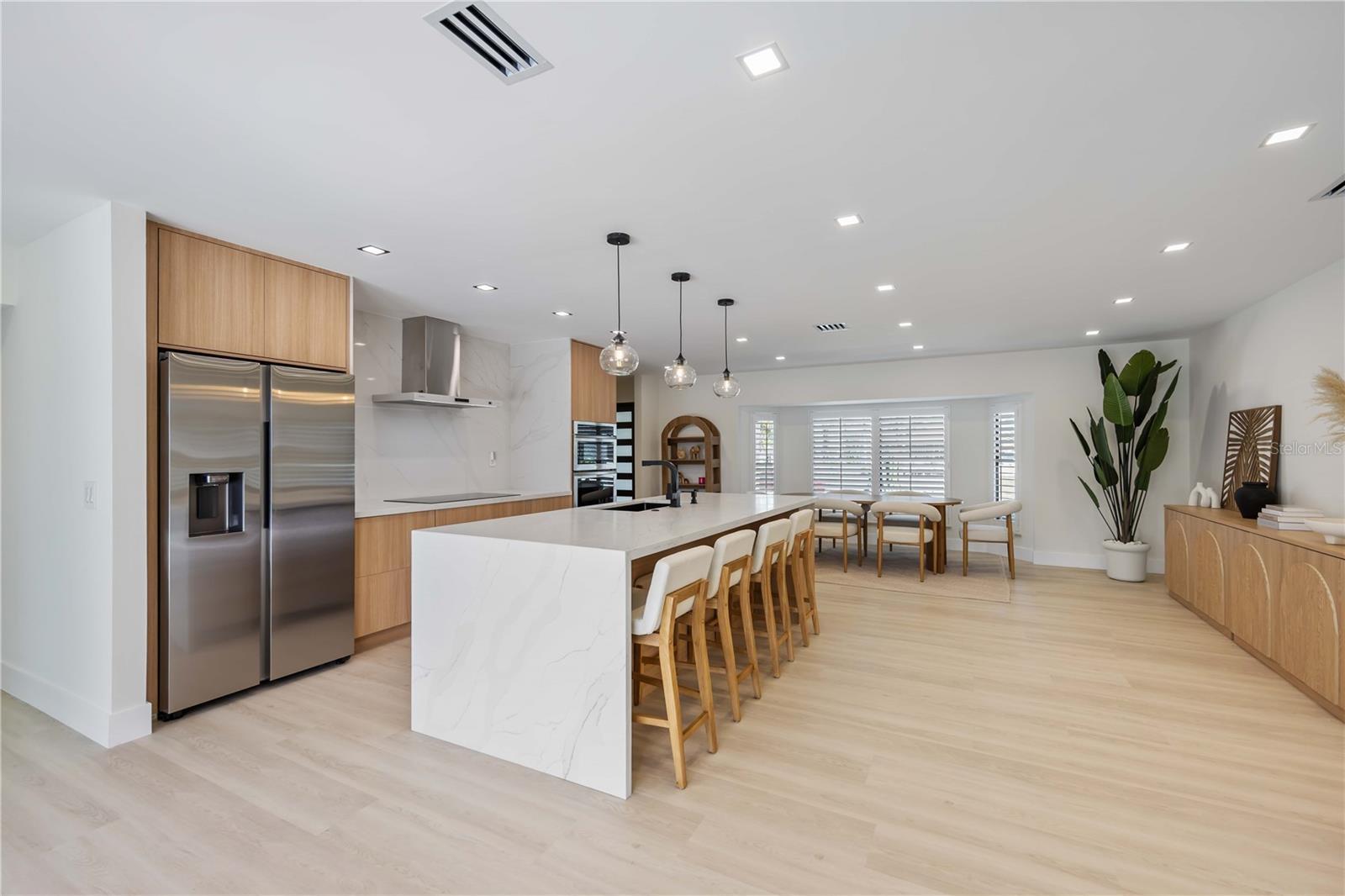 Listing photo id 12 for 105 Sinclair Street Se