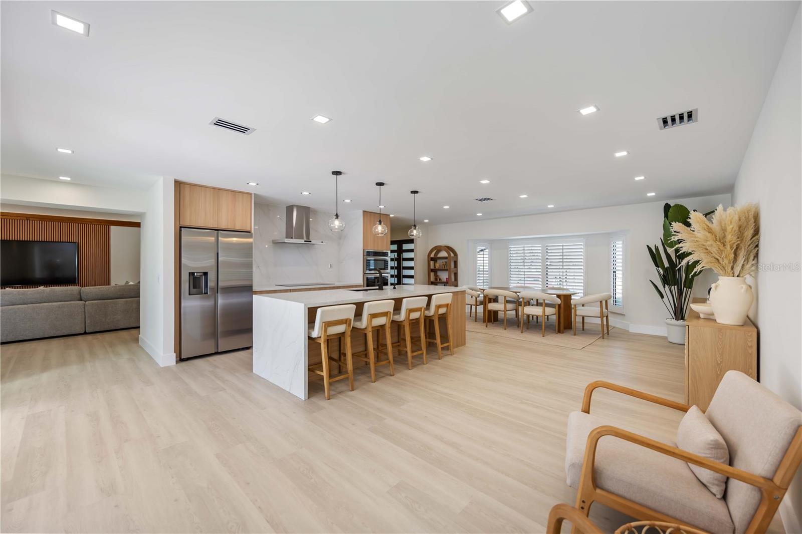 Listing photo id 14 for 105 Sinclair Street Se