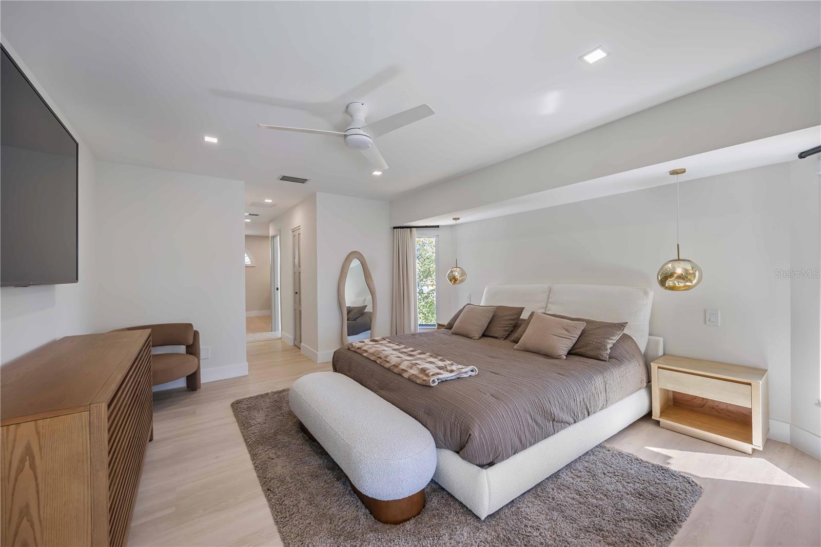 Listing photo id 21 for 105 Sinclair Street Se