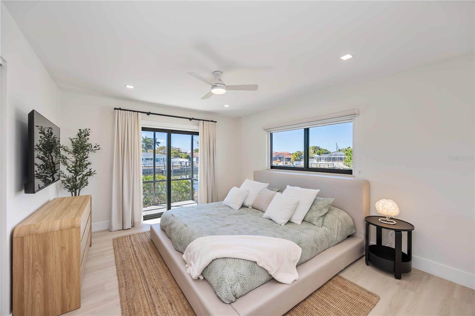 Listing photo id 27 for 105 Sinclair Street Se