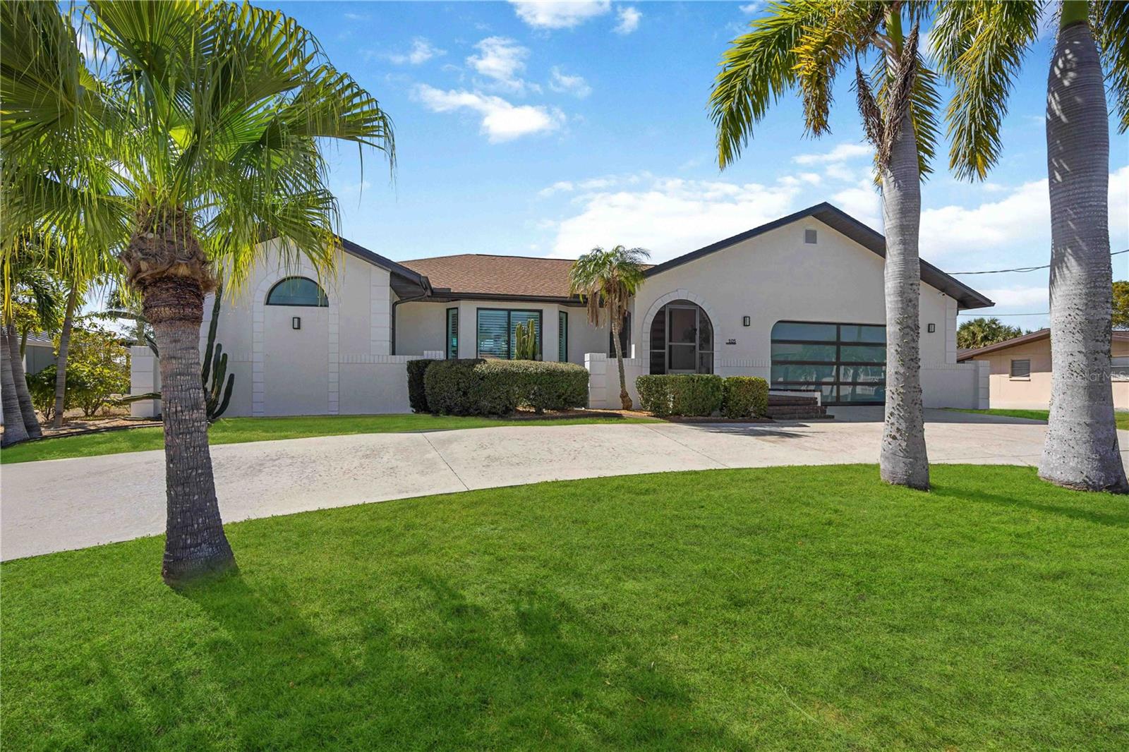 Listing photo id 1 for 105 Sinclair Street Se