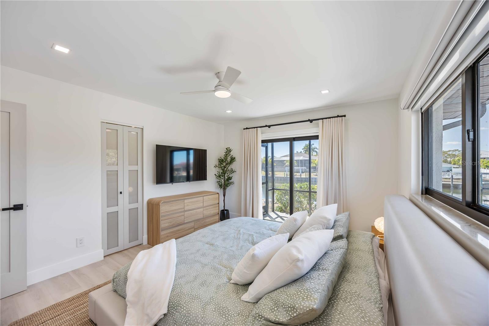 Listing photo id 28 for 105 Sinclair Street Se