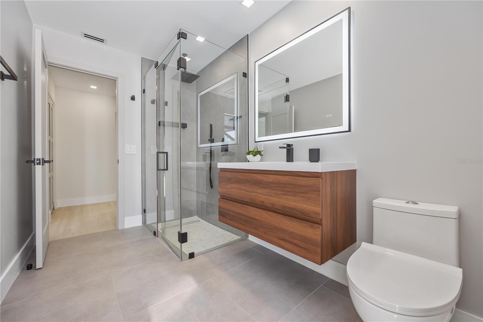 Listing photo id 35 for 105 Sinclair Street Se