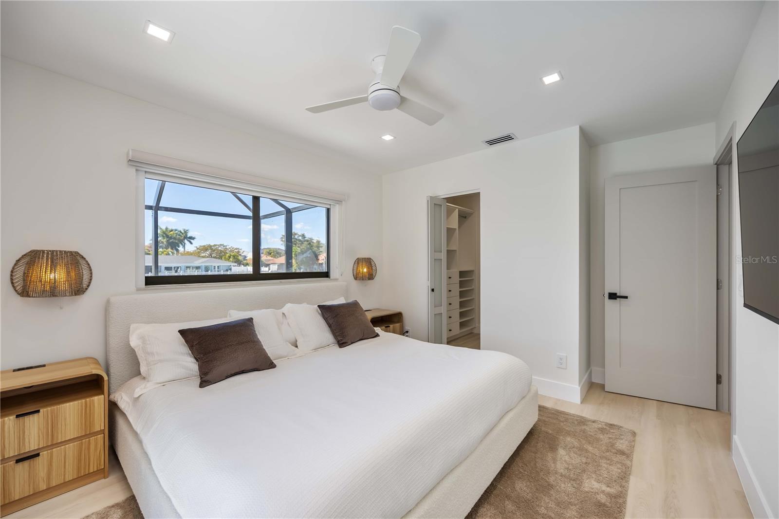 Listing photo id 37 for 105 Sinclair Street Se