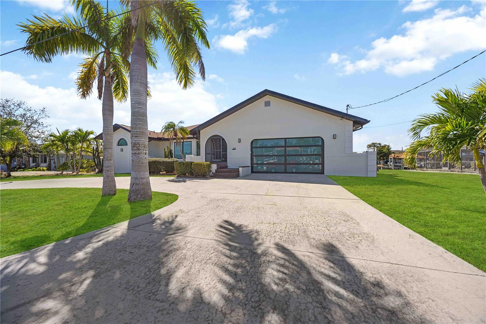 Listing photo id 2 for 105 Sinclair Street Se