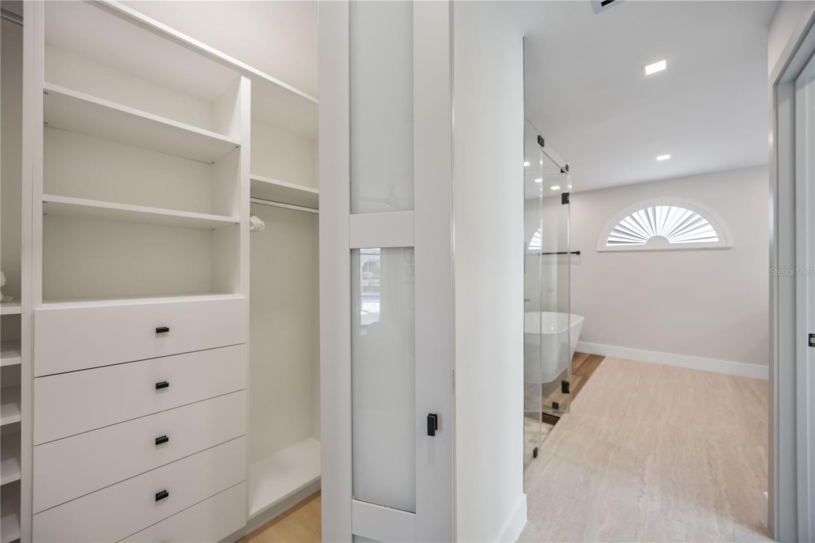 Listing photo id 39 for 105 Sinclair Street Se