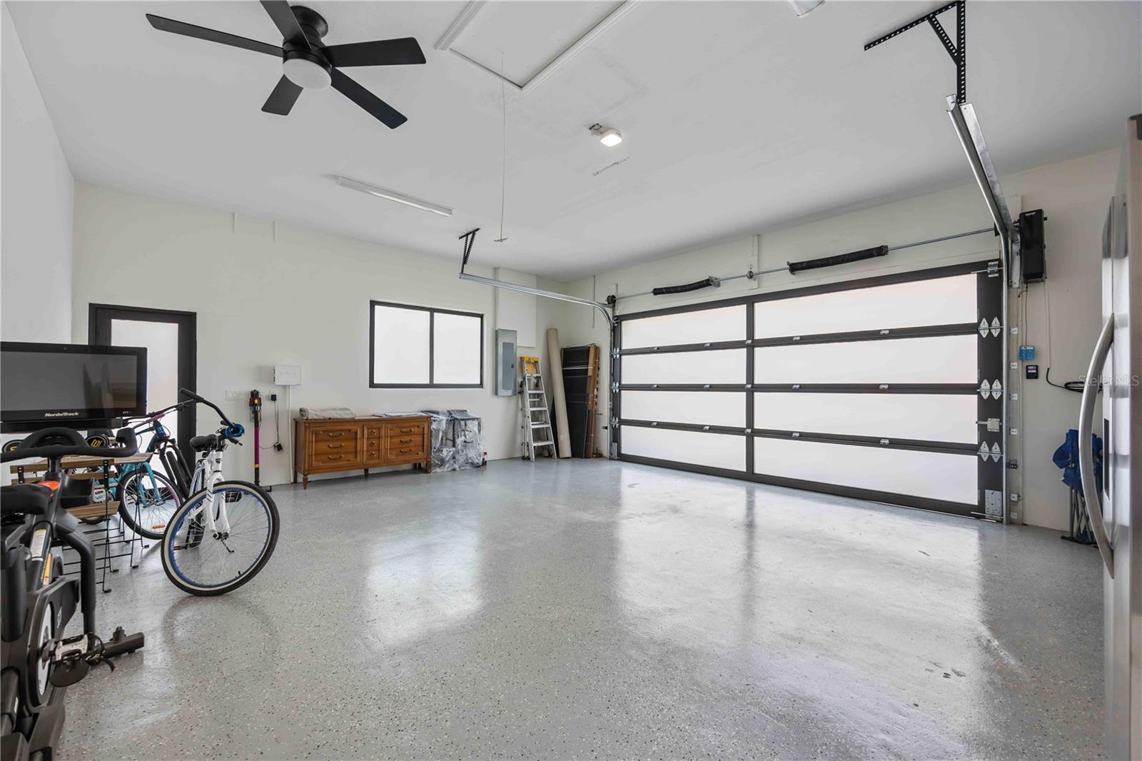 Listing photo id 42 for 105 Sinclair Street Se