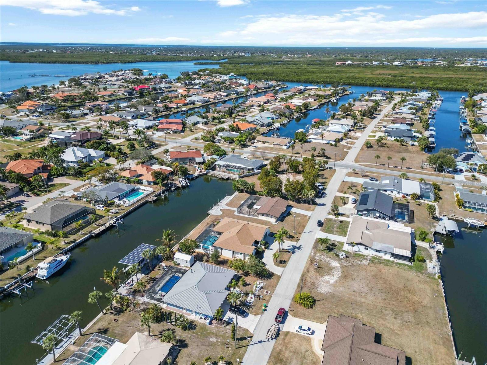 Listing photo id 66 for 105 Sinclair Street Se