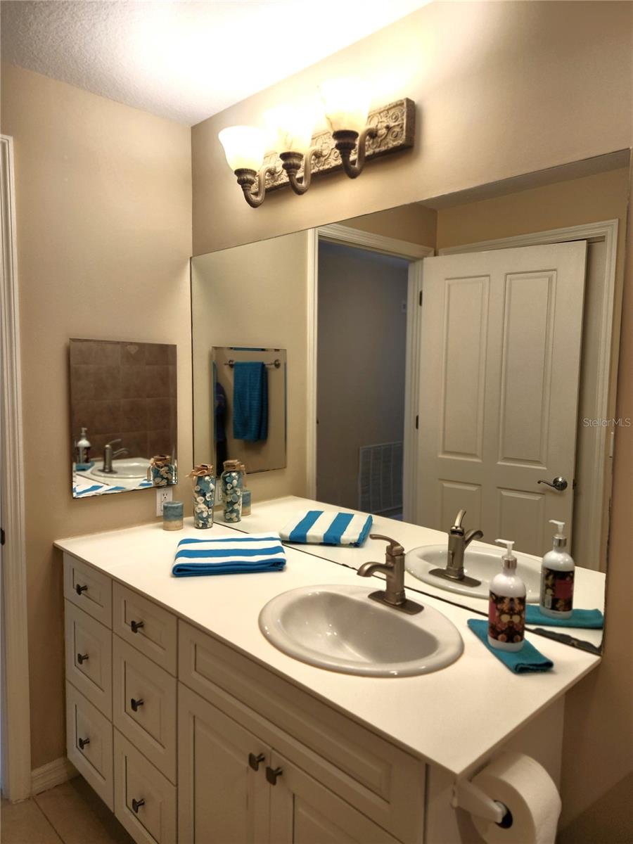 Image 18 of 70 For 5127 Melbourne Street F103