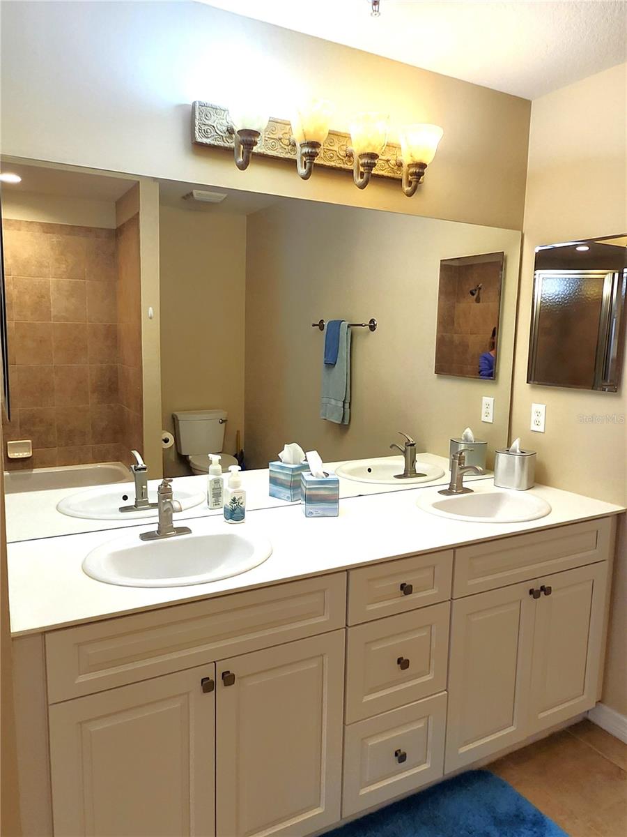 Image 42 of 70 For 5127 Melbourne Street F103