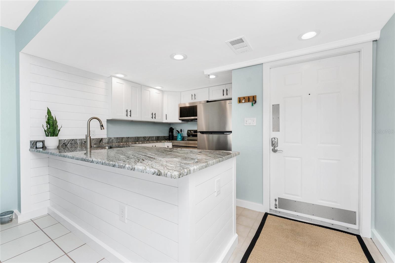 Image 10 of 39 For 3160 Matecumbe Key Road 214