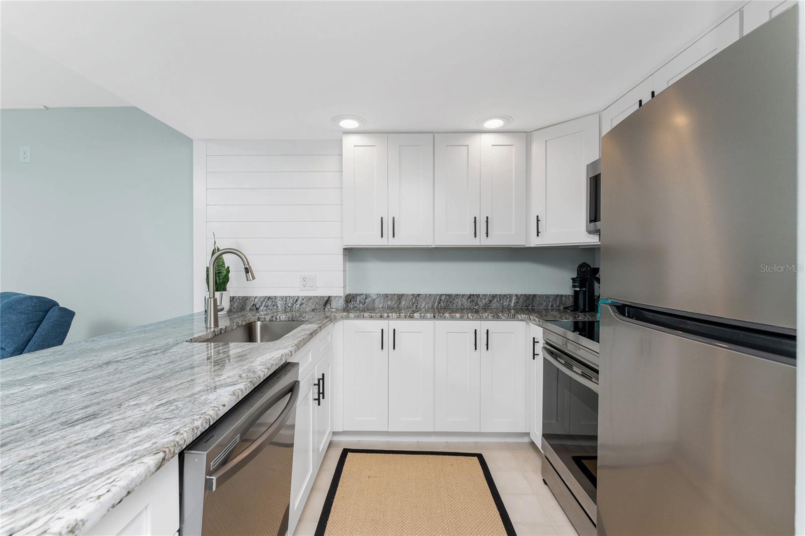 Image 11 of 39 For 3160 Matecumbe Key Road 214