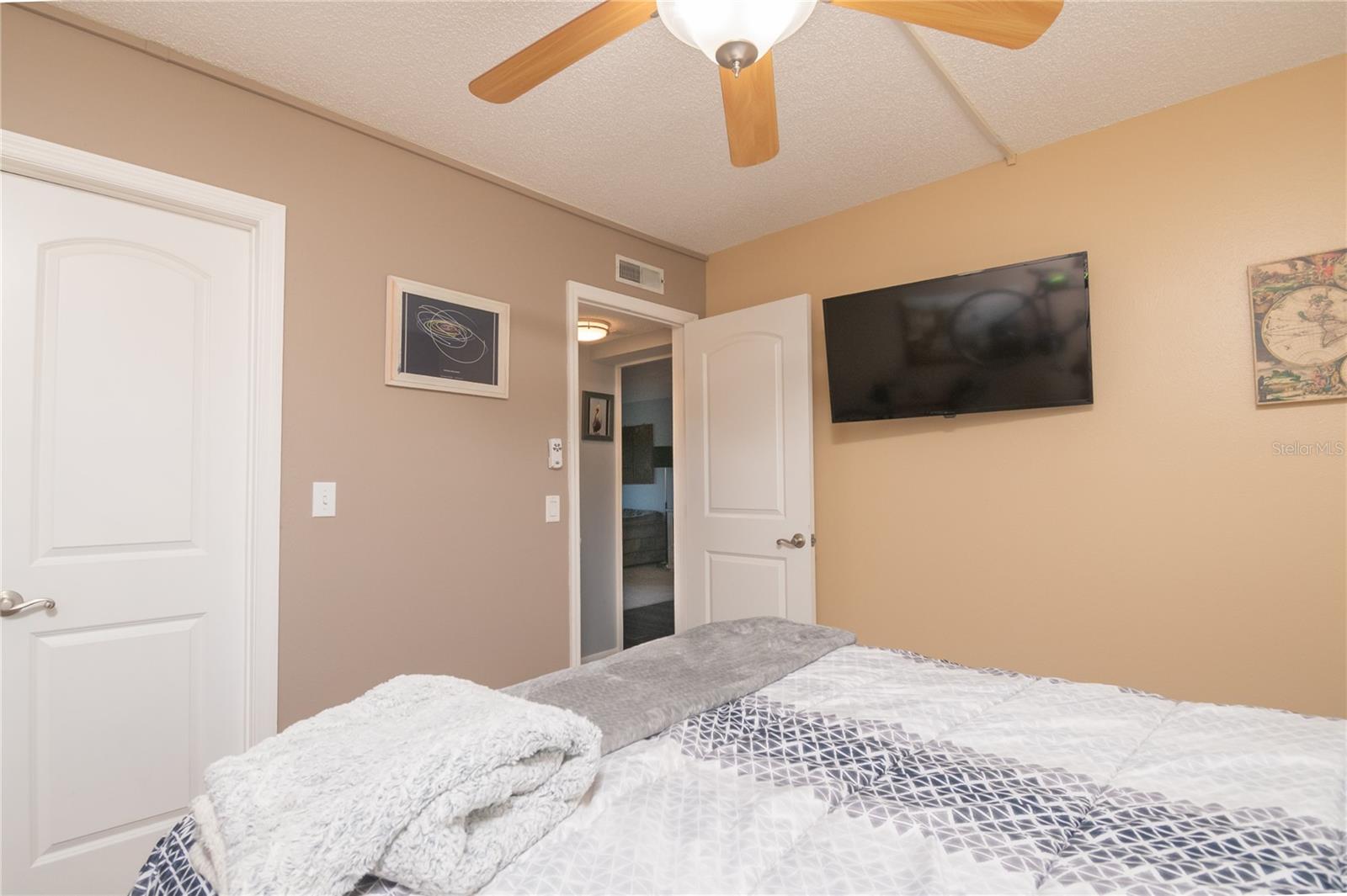 Image 14 of 21 For 1430 Heather Ridge Boulevard 202