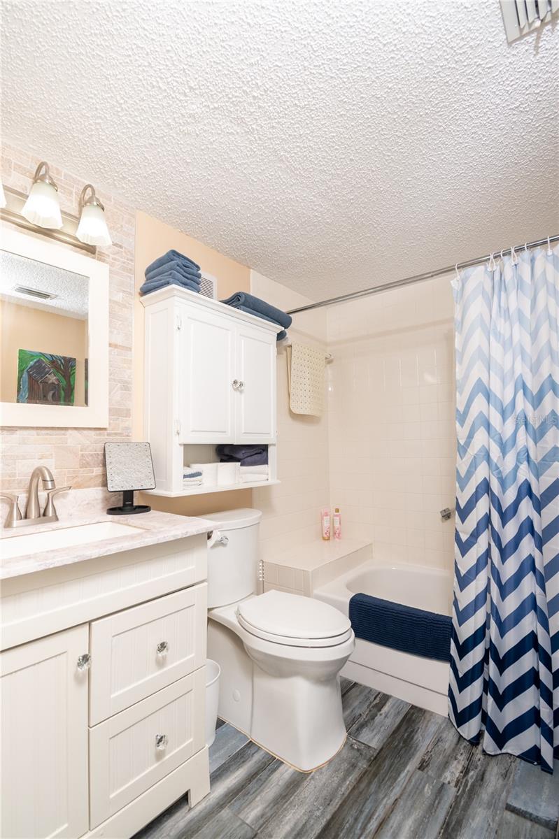 Image 15 of 21 For 1430 Heather Ridge Boulevard 202