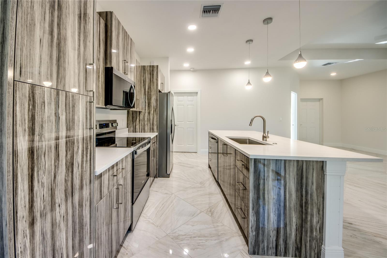 Image 21 of 55 For 2512 48th Street W