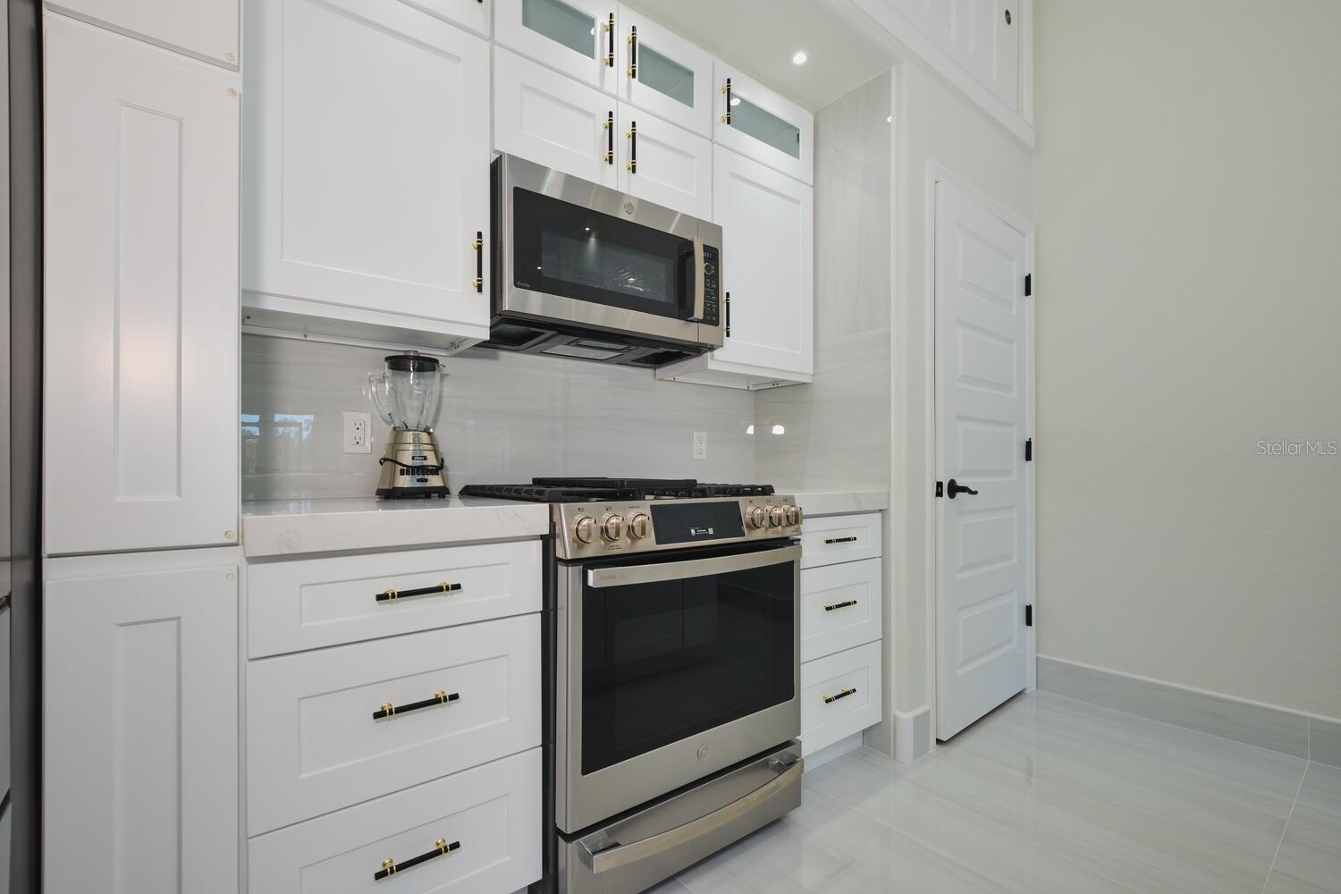 Image 18 of 61 For 30000 Bermont Road