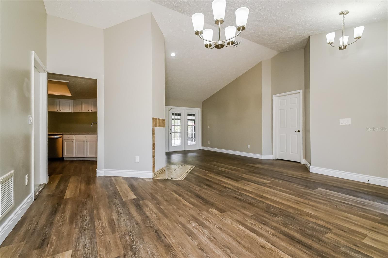 Image 4 of 15 For 1601 Loghill Place