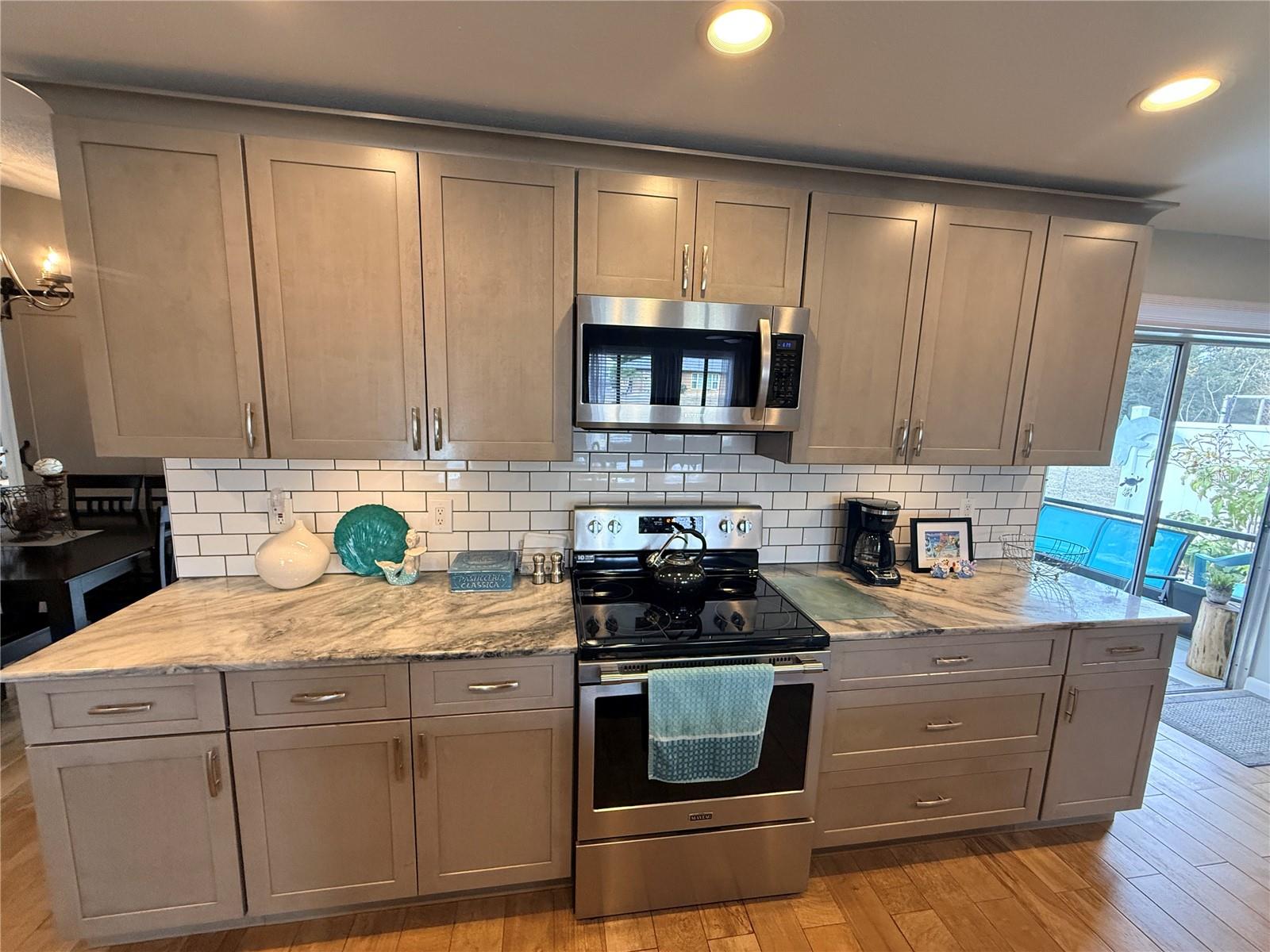 Image 10 of 46 For 22497 Glen Avenue