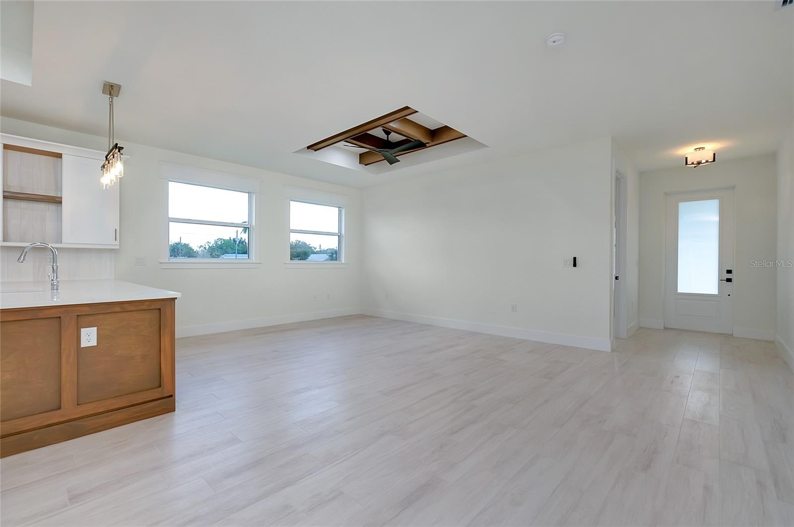 Listing photo id 10 for 338 San Marie Drive